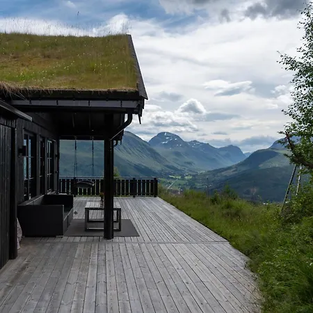 Luxurious 5-bedroom Mountain With Sauna, Panoramic Views, And Two Full Bathrooms Chalet *
